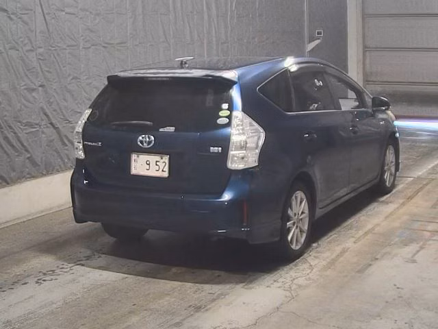 TOYOTA PRIUS ALPHA