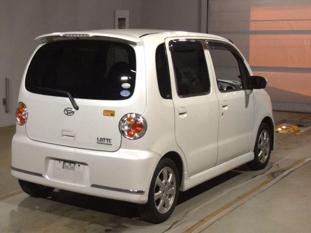 DAIHATSU MOVE LATTE