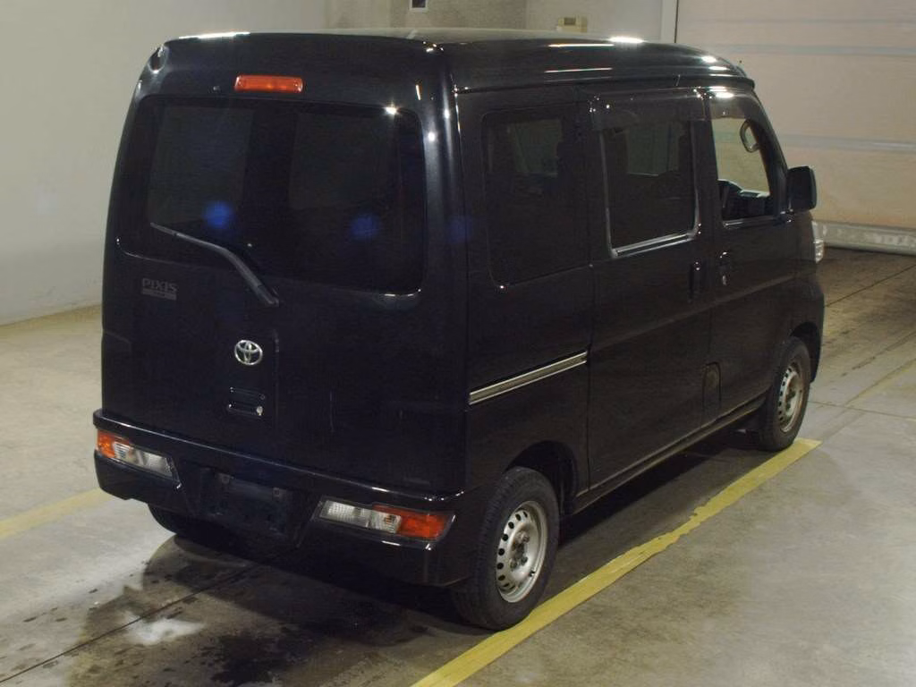 TOYOTA PIXIS VAN