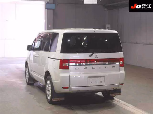 MITSUBISHI DELICA D:5