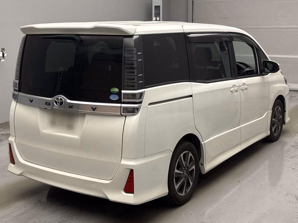 TOYOTA VOXY