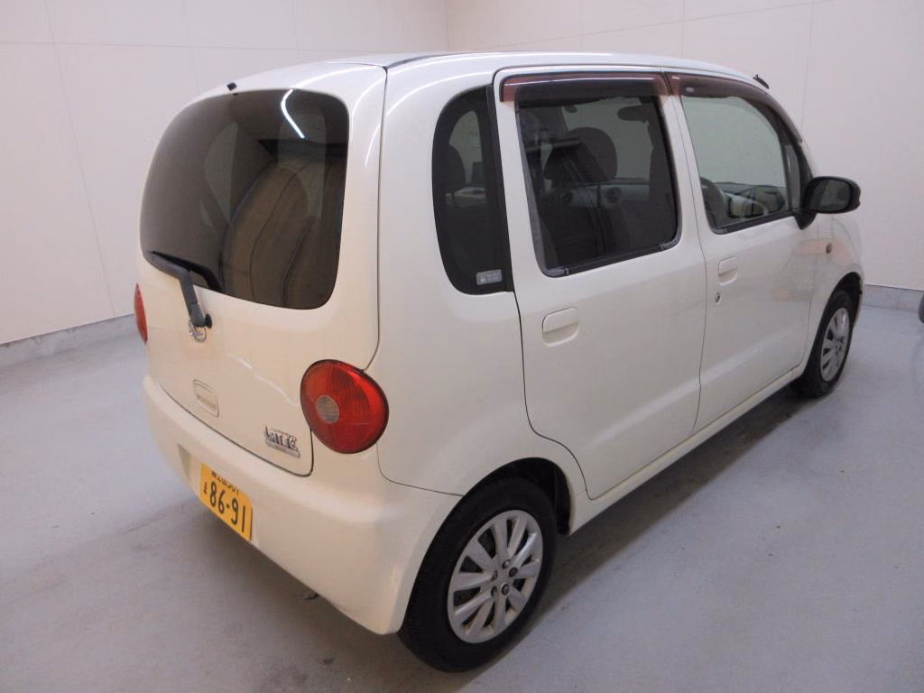 DAIHATSU MOVE LATTE