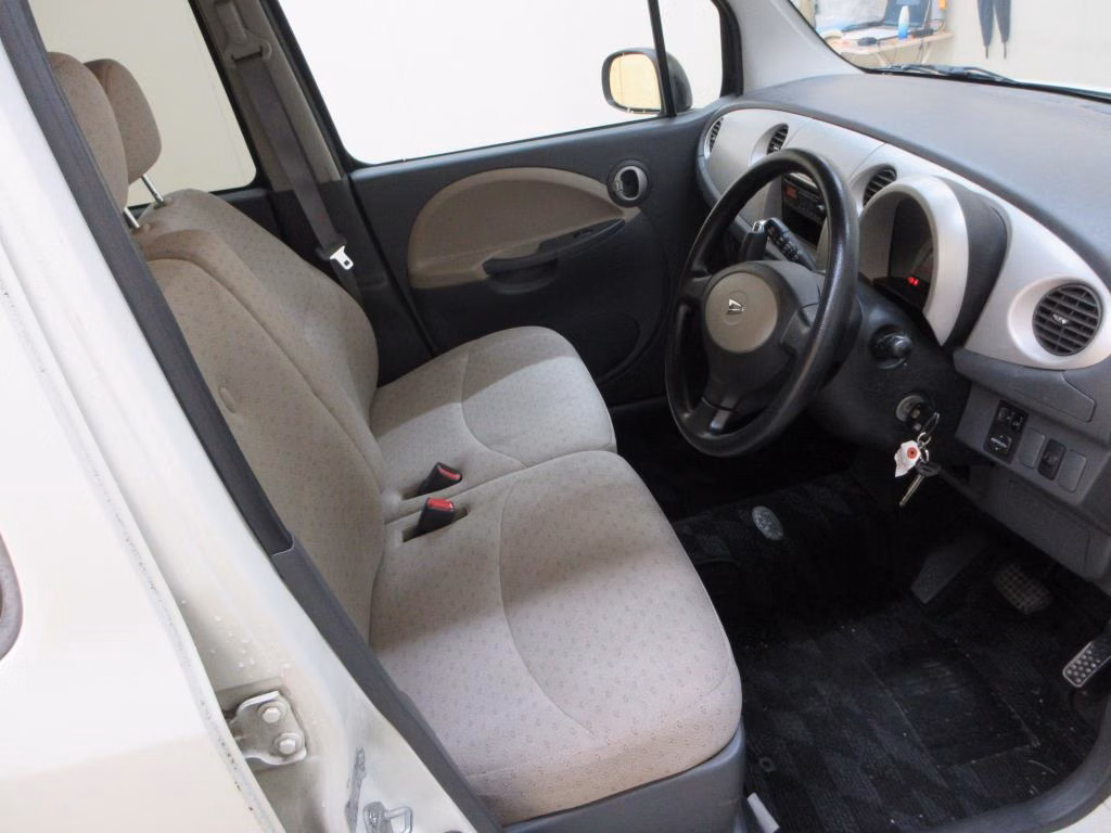 DAIHATSU MOVE LATTE