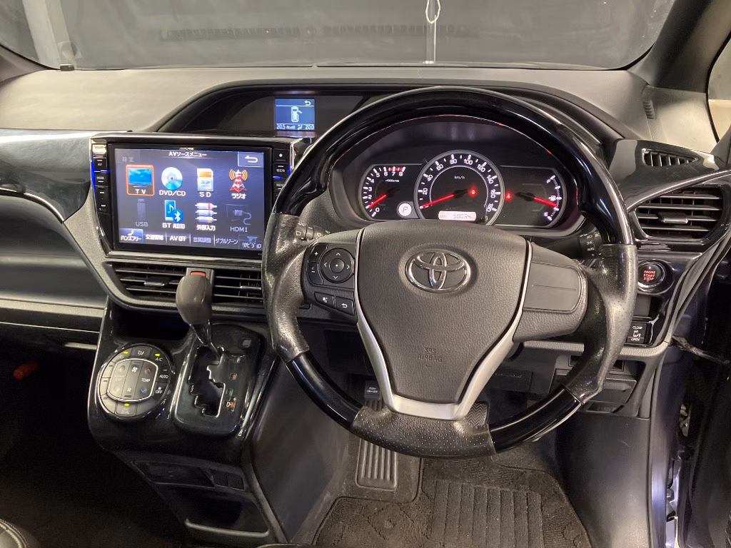 TOYOTA VOXY