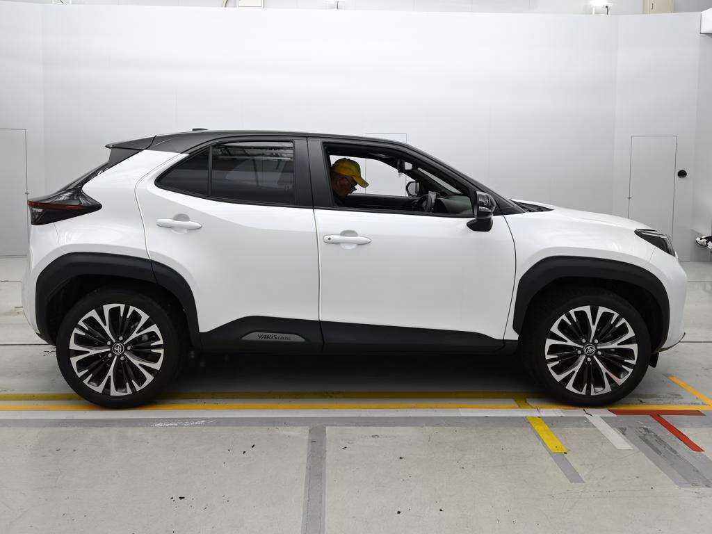 TOYOTA YARIS CROSS