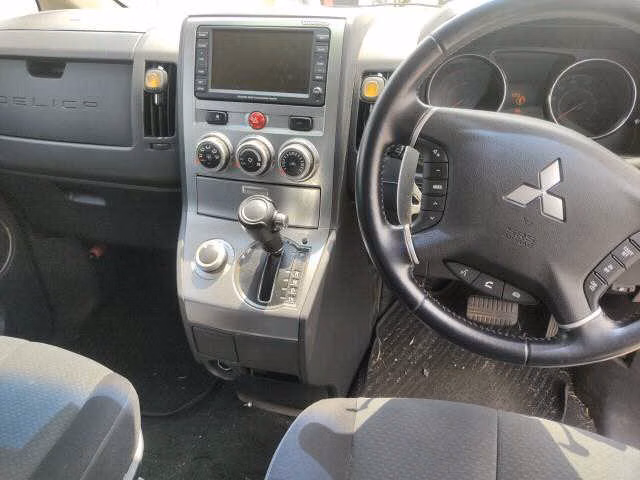 MITSUBISHI DELICA D:5