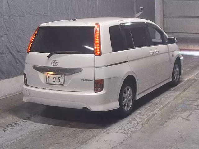TOYOTA ISIS