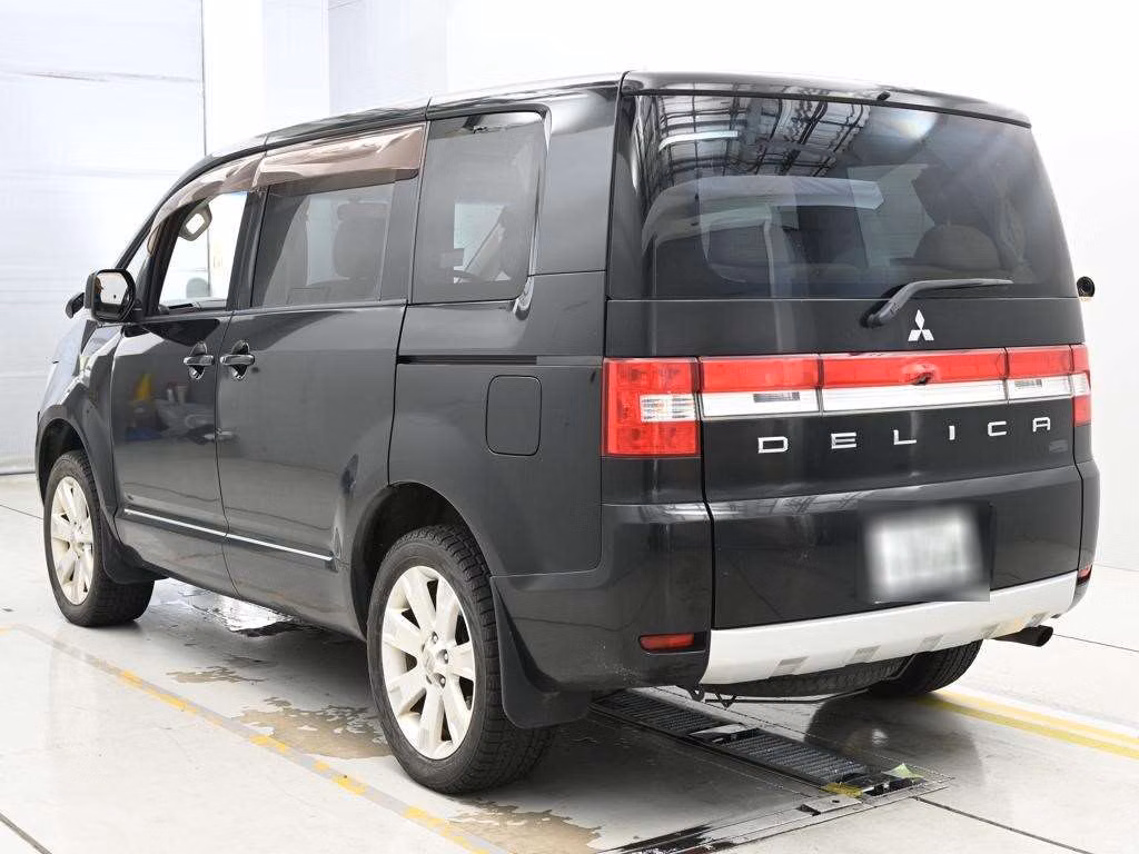 MITSUBISHI DELICA D:5