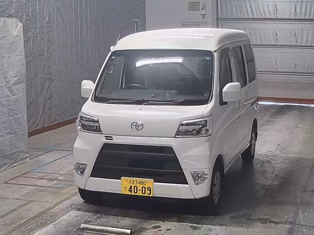 TOYOTA PIXIS VAN