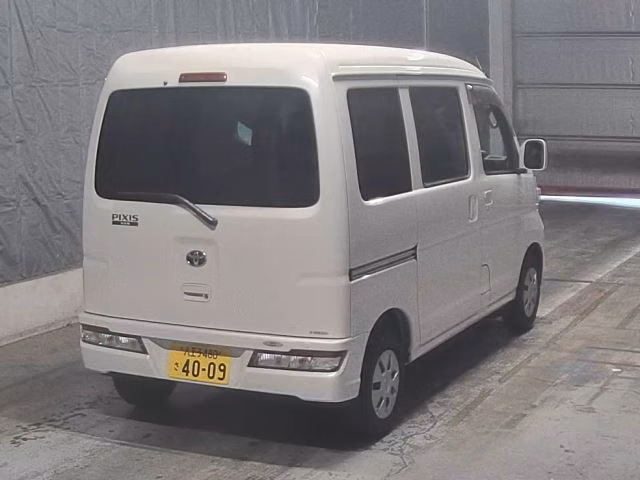 TOYOTA PIXIS VAN