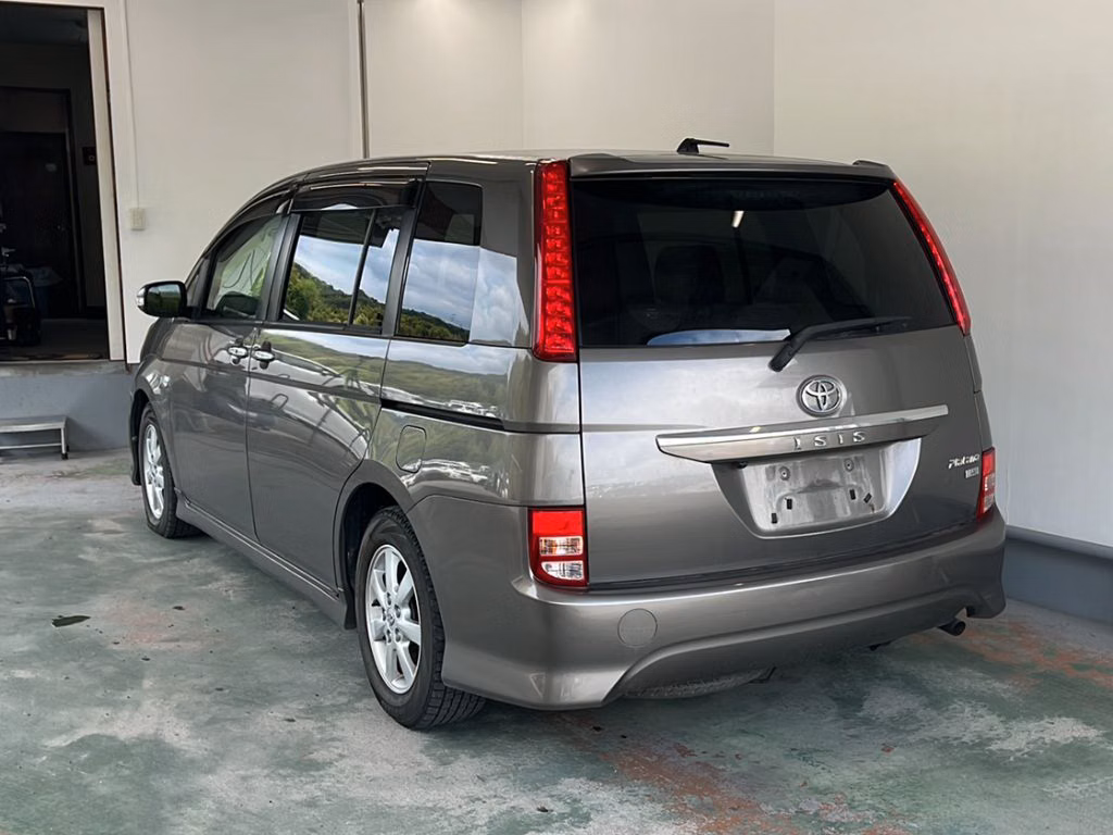 TOYOTA ISIS