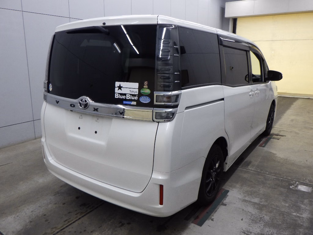 TOYOTA VOXY