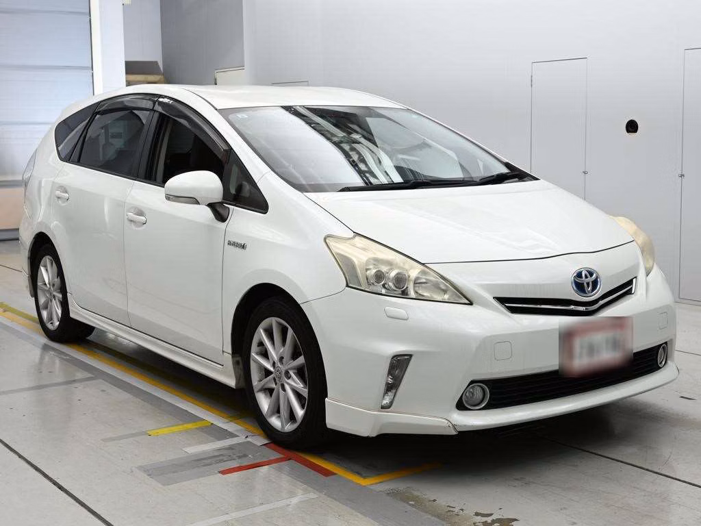 TOYOTA PRIUS ALPHA