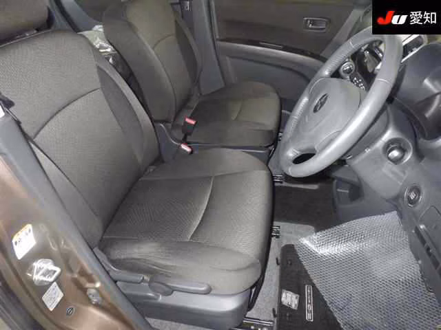 MITSUBISHI DELICA D:2