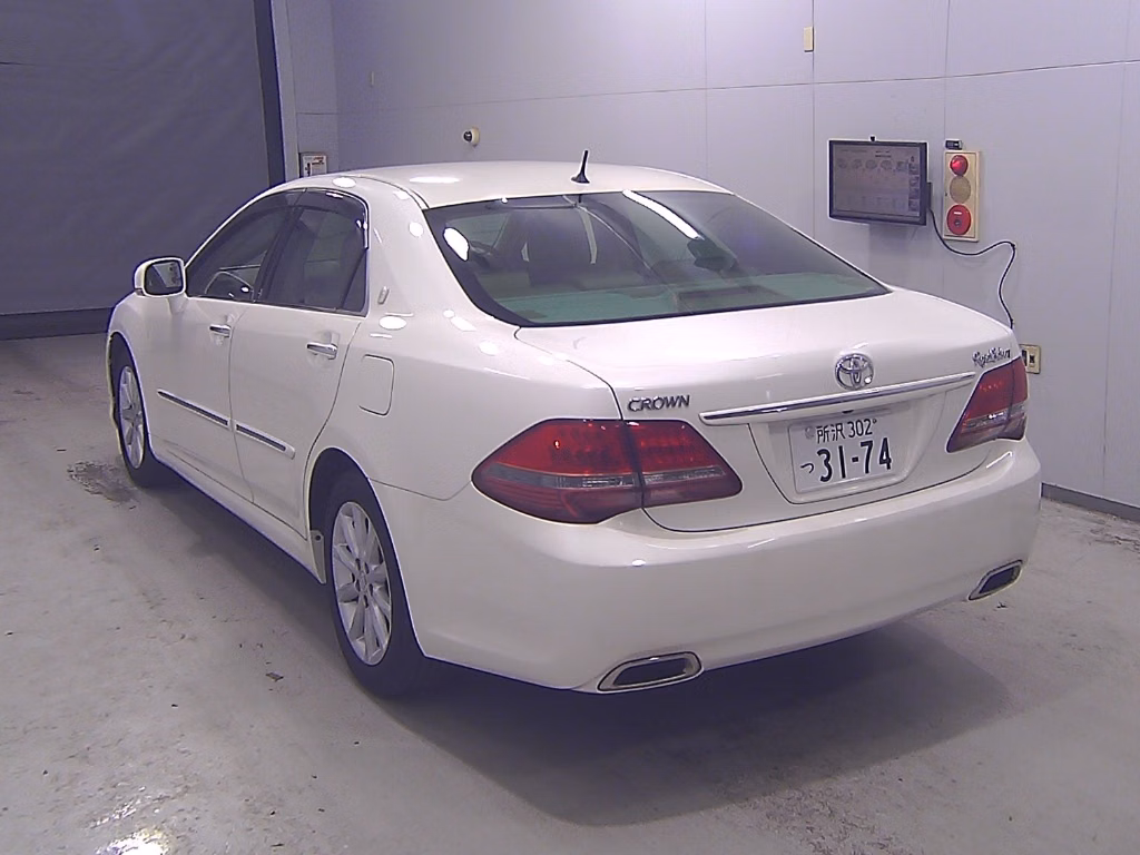 TOYOTA CROWN