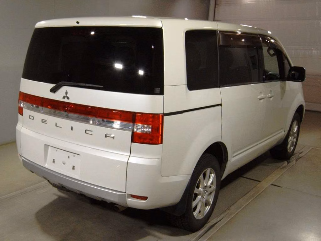 MITSUBISHI DELICA D:5