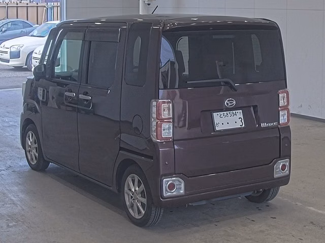 DAIHATSU WAKE