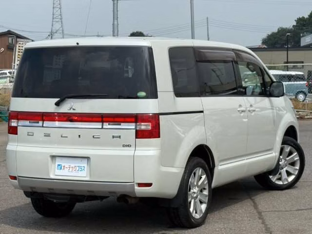 MITSUBISHI DELICA D:5