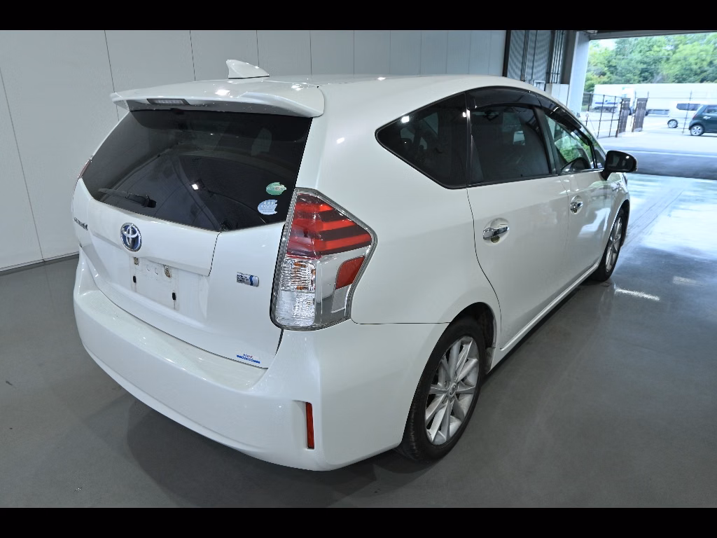 TOYOTA PRIUS ALPHA