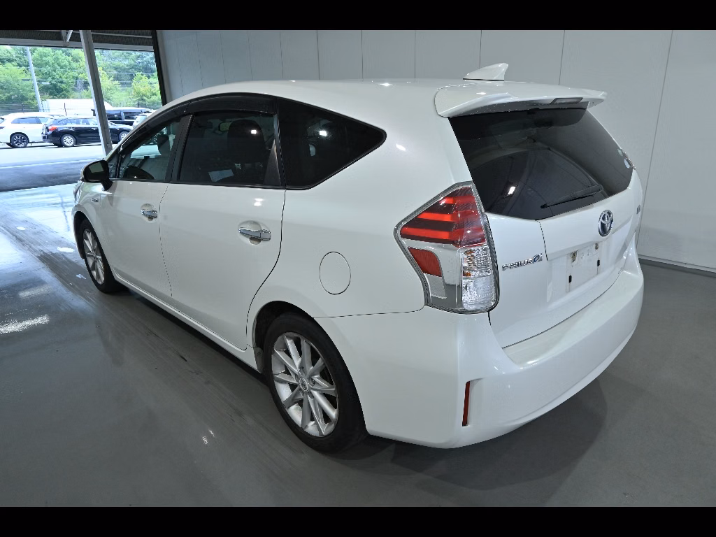 TOYOTA PRIUS ALPHA