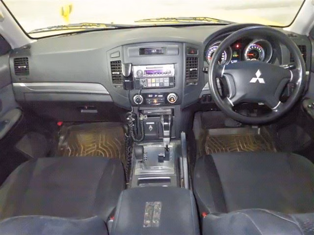 MITSUBISHI PAJERO