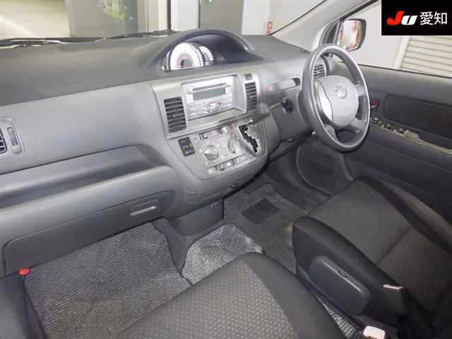 TOYOTA RAUM
