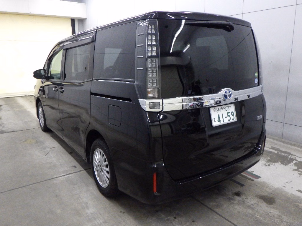 TOYOTA VOXY