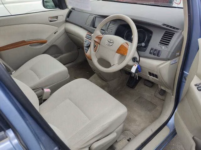 TOYOTA ISIS