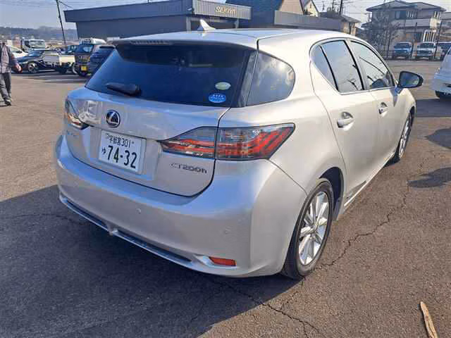 LEXUS CT200H