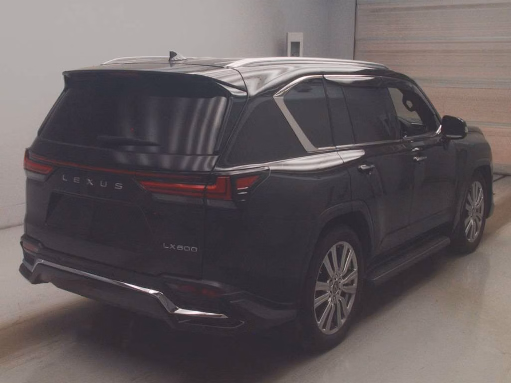 LEXUS LX600