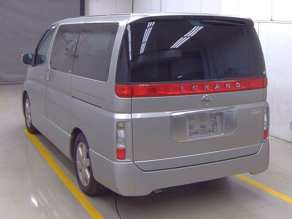 NISSAN ELGRAND