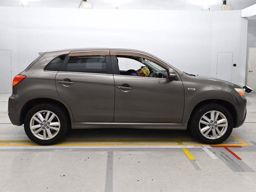 MITSUBISHI RVR