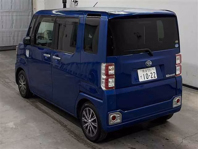 DAIHATSU WAKE