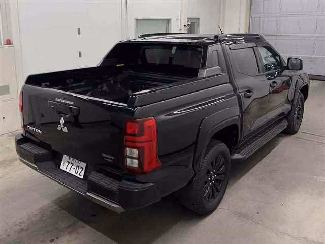 MITSUBISHI TRITON
