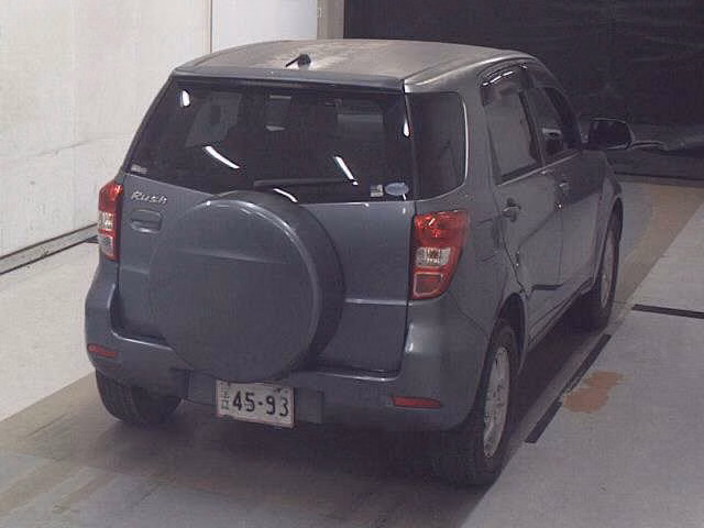 TOYOTA RUSH
