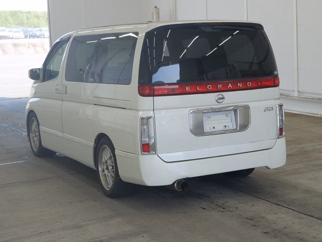 NISSAN ELGRAND