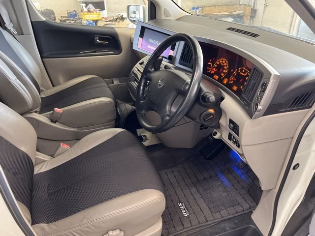 NISSAN ELGRAND