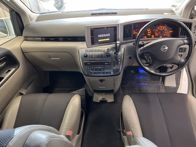 NISSAN ELGRAND