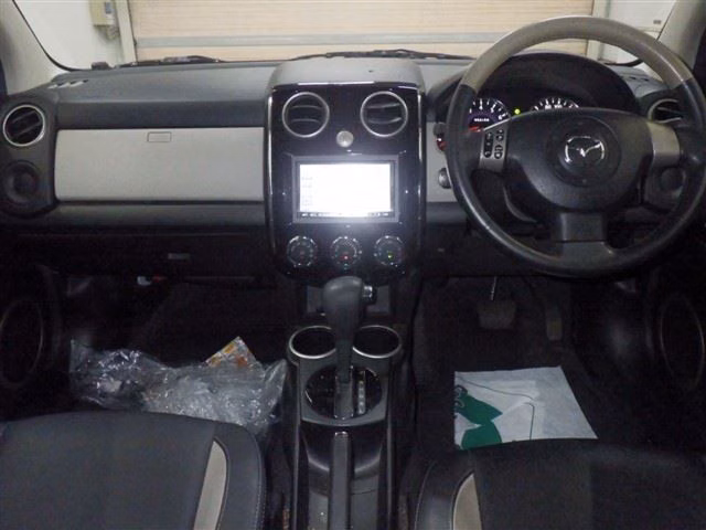 MAZDA VERISA