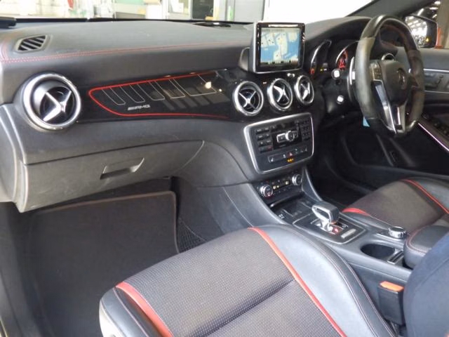 MERCEDES-BENZ GLA-CLASS