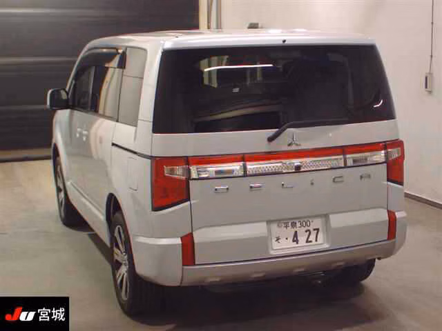 MITSUBISHI DELICA D:5