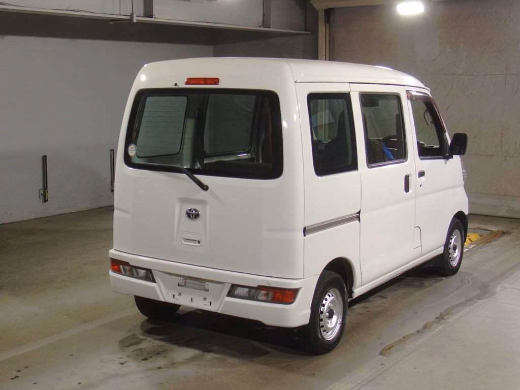 TOYOTA PIXIS VAN