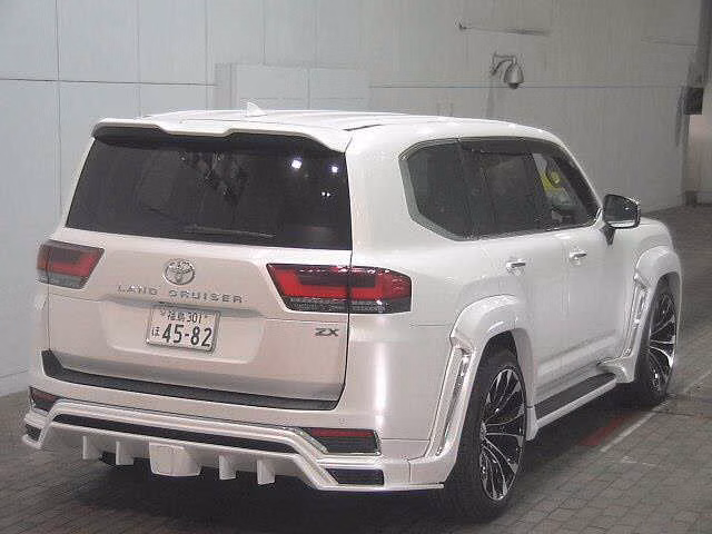 TOYOTA LAND CRUISER