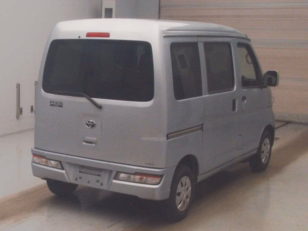 TOYOTA PIXIS VAN