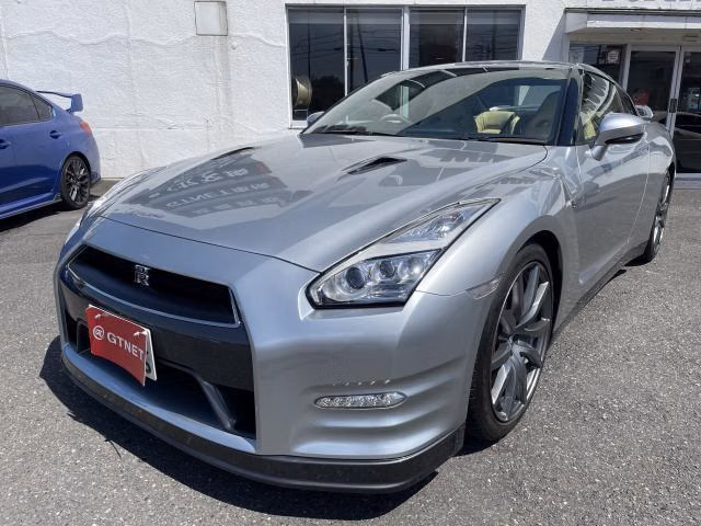 Nissan GT-R