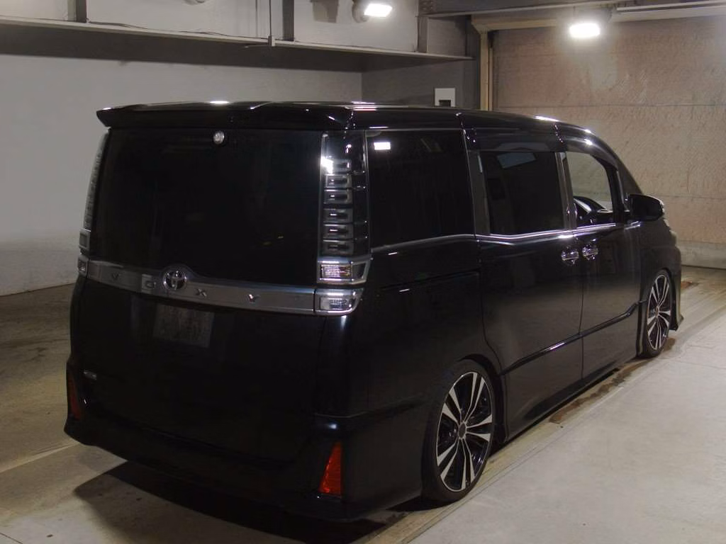 TOYOTA VOXY