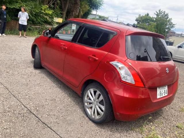 SUZUKI SWIFT