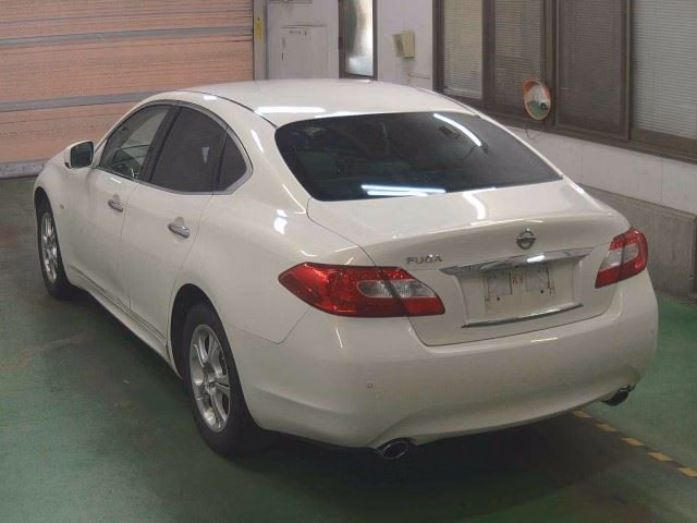 NISSAN FUGA
