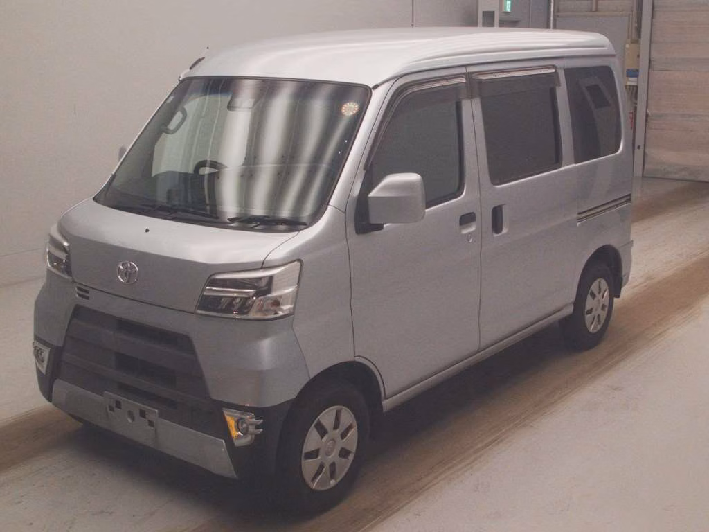 TOYOTA PIXIS VAN