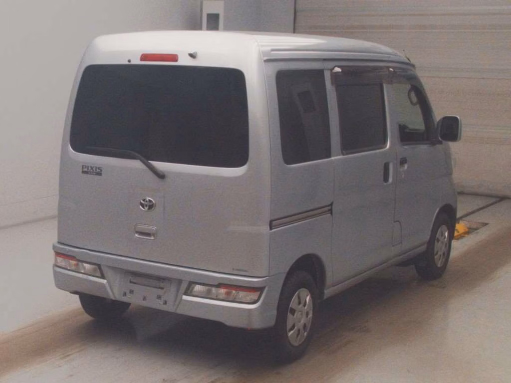 TOYOTA PIXIS VAN
